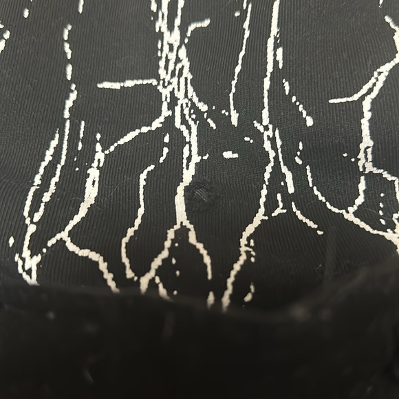 Amiri Sweater with lightning bolt design, small hole on the pocket - Picture 4 of 4
